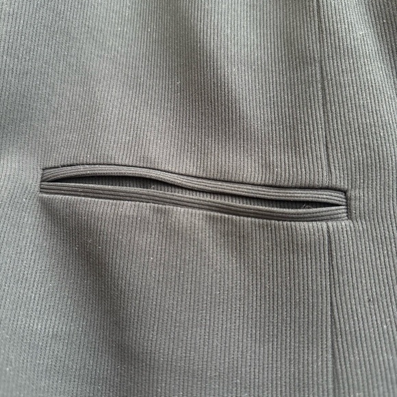 Bloomingdale’s Due per Due Plus Size Black Zip-Up Vest - Picture 4 of 5